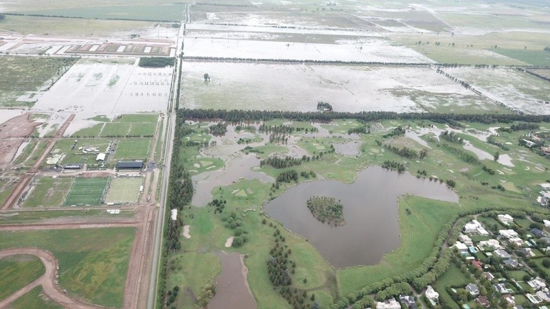 Una foto de meses atrás, tras una lluvia, en la zona sobre la cuál se estaban construyendo los lotes
