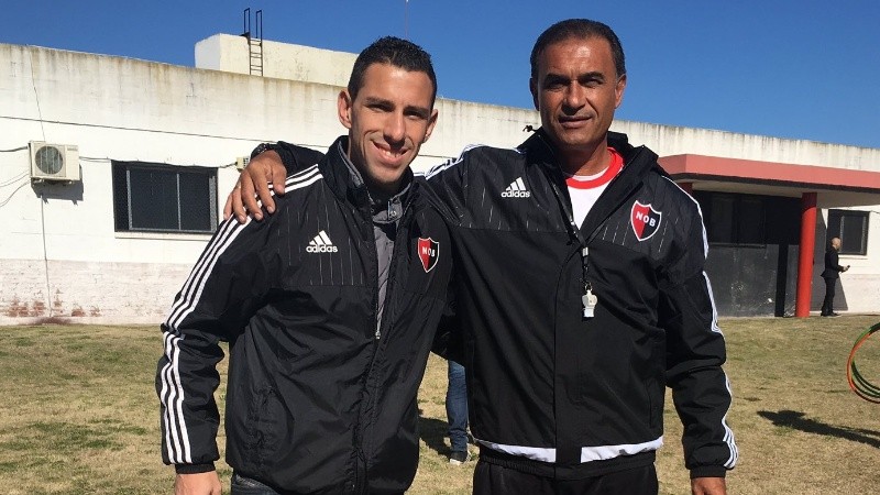 Gabrich y Maxi Rodriguez, luego de una charla en el pedio Jorge Griffa.