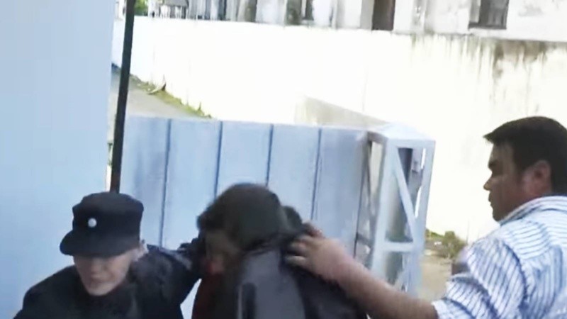 La llegada de Laudelina al Juzgado federal de Goya.