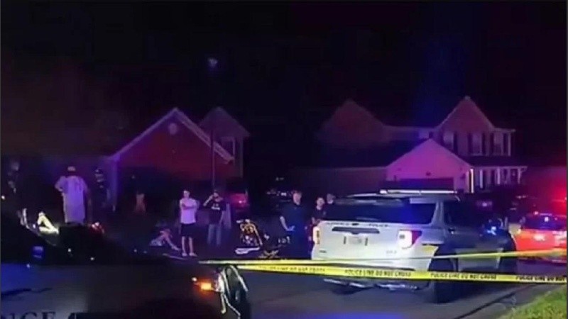 El agresor conocía a los invitados que estaban en la fiesta, pero no había sido invitado. 