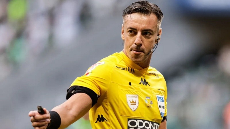 En el último tiempo el árbitro dirigió tres partidos de la selección Argentina con dos empates y una victoria.