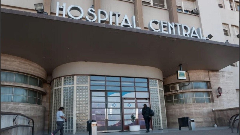 Desde ahora la provincia de Mendoza le cobra a los extranjeros que se atiendan en hospitales públicos.