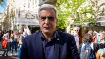 El rector de la UNR pidió que se reabra la discusión paritaria.