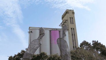 Así había quedado la primera etapa de pintura de los Silos, antes del problema con el viento.