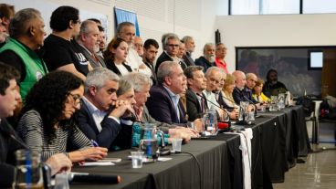 Los rectores junto a gremios universitarios en la conferencia de prensa de este martes.