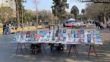 El Paseo de la Lectura de Rosario contará con puestos fijos y bancos con forma de libros.