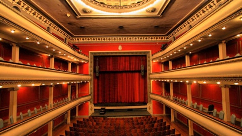 Los artistas estarán acompañados por la orquesta sinfónica Ópera Studio y un coro de 40 voces, todos dirigidos por el maestro Nelson Coccalotto.