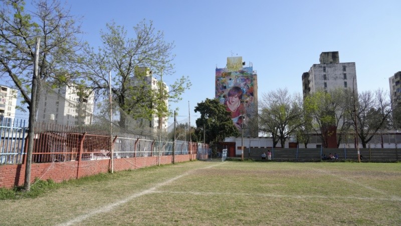 El nuevo mural de Messi frente al club Abanderado Grandoli, en zona sur.