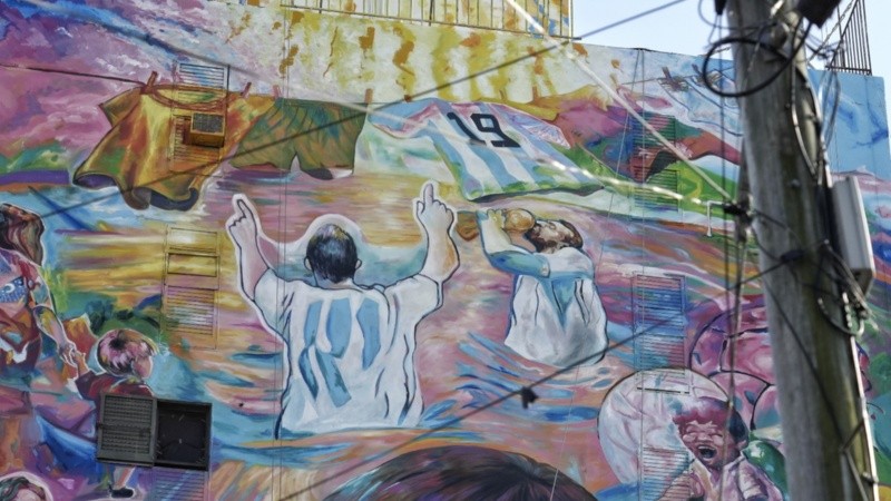 El nuevo mural de Messi frente al club Abanderado Grandoli, en zona sur.