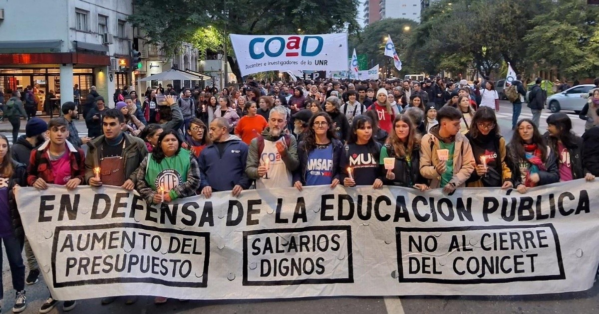 Sin clases en la UNR por paro de docentes en contra del veto a la ley ...