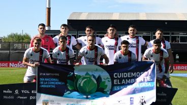 Los once titulares rojinegros que salieron a la cancha ante Riestra, este viernes a la tarde.