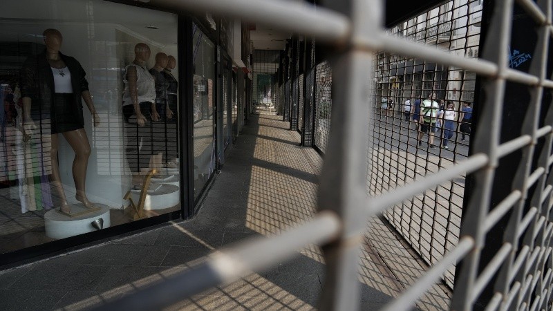 Como es habitual, los pequeños negocios atendidos por sus propios dueños podían mantener su actividad con normalidad.
