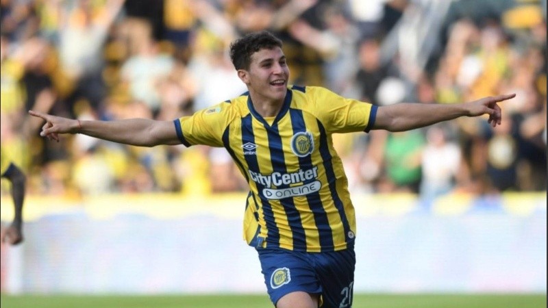 Infantino celebrando uno de sus seis goles con la camiseta de Central.