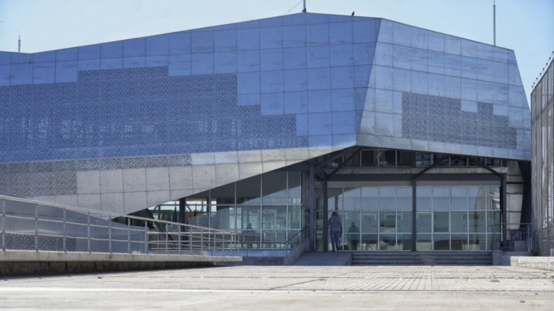 La Dirección General Policía de Acción Táctica en Rosario, en calle Lola Mora 100 bis.