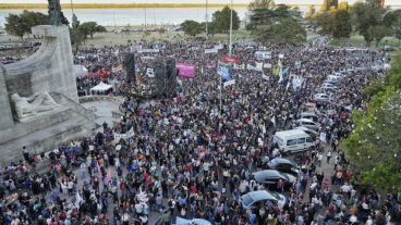 La marcha llegó al Monumento al atardecer.