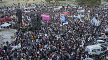 La marcha llegó al Monumento al atardecer.