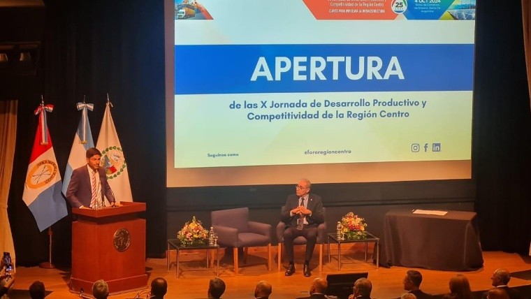 Pullaro durante la apertura de las jornadas de Desarrollo Productivo de la Región Centro.