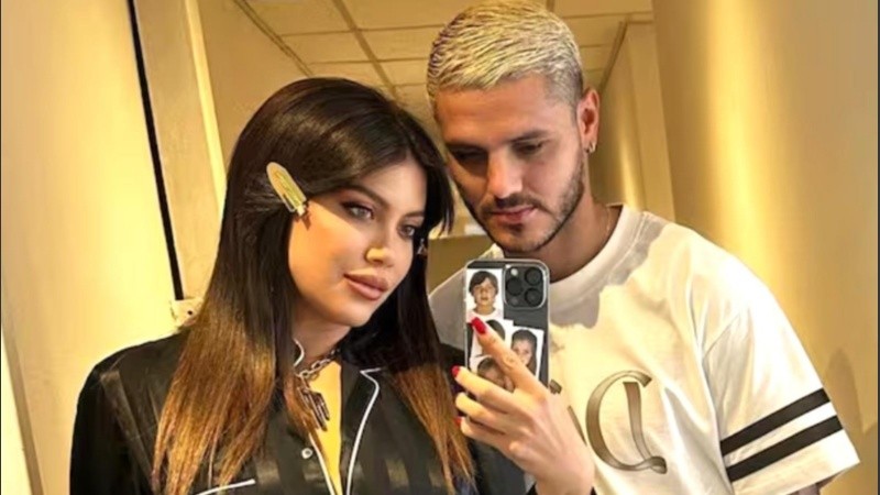 El futbolista y la conductora regresaron