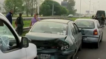 Tres autos chocaron en cadena este martes temprano en Circunvalación.