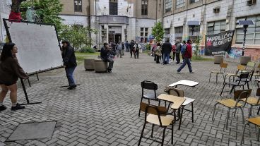 Rosario3 pasó por la facultad de Humanidades y Artes para registrar cómo se desarrollaba esta jornada especial.  