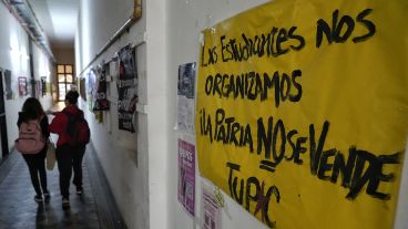 Rosario3 pasó por la facultad de Humanidades y Artes para registrar cómo se desarrollaba esta jornada especial.  