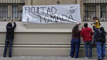 Rosario3 pasó por la facultad de Humanidades y Artes para registrar cómo se desarrollaba esta jornada especial.  
