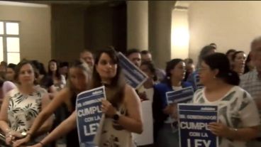 Postal de la manifestación de empleados judiciales en los Tribunales de Santa Fe.