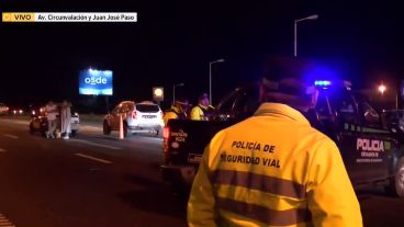 El coche había quedado en medio de la Circunvalación hasta que se realizara el peritaje.