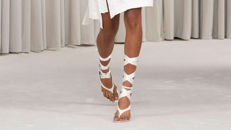 Un modelo que continúa realzando este elegante estilo.