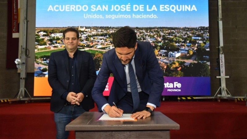 Las declaraciones del gobernador se dieron en el marco de la firma de un acuerdo de obras para San José de la Esquina.