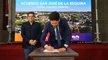 Las declaraciones del gobernador se dieron en el marco de la firma de un acuerdo de obras para San José de la Esquina.