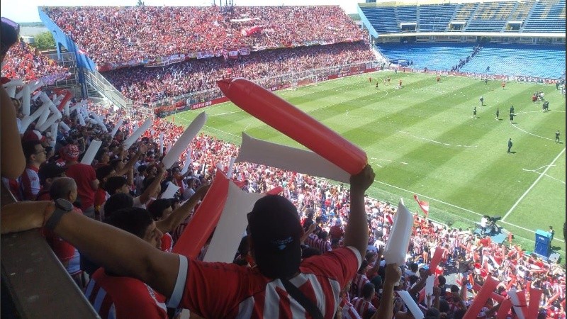 El hombre estaba prófugo y fue capturado cuando intentó ir a alentar a su equipo.