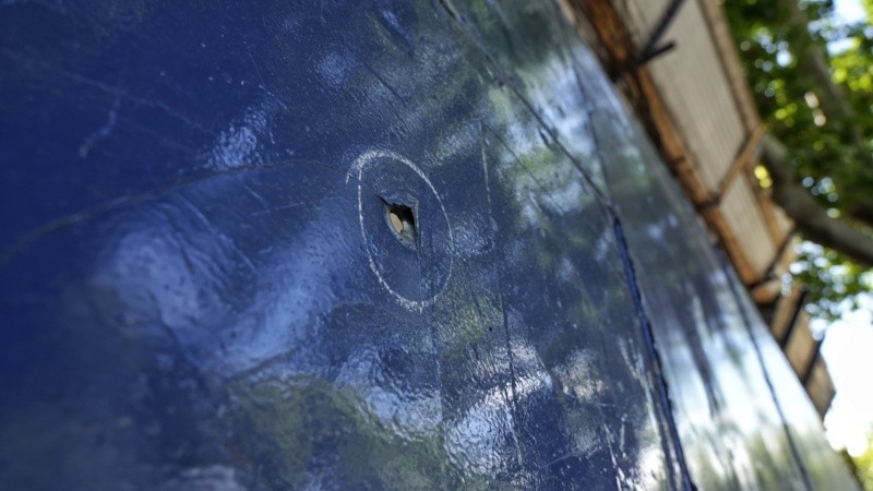 El chapón de la obra con los disparos.