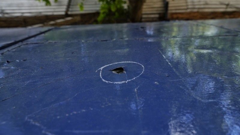 El chapón de la obra con los disparos.