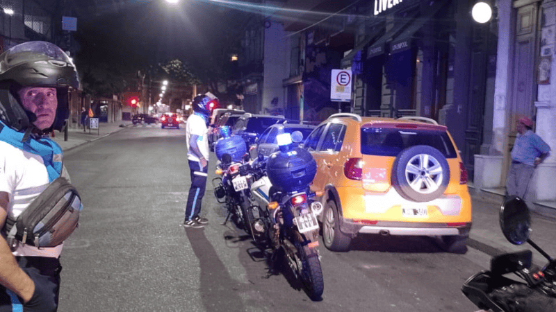 Uno de los controles en la zona de Santa Fe y Laprida.