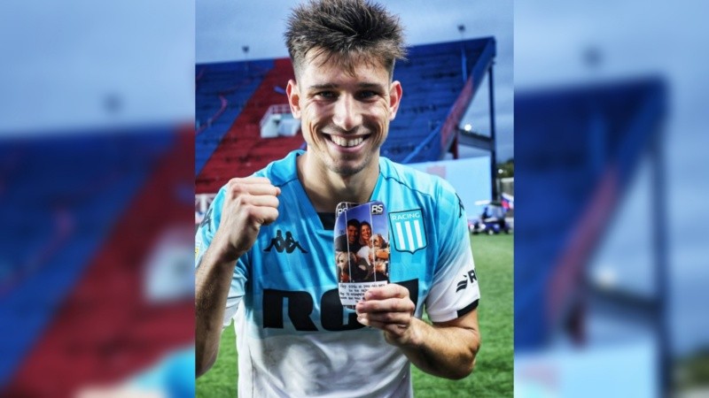 El defensor de Racing Facundo Mura, fue el ídolo de la tarde de este domingo para los hinchas de la Academia.
