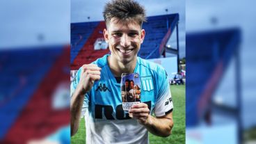 El defensor de Racing Facundo Mura, fue el ídolo de la tarde de este domingo para los hinchas de la Academia.