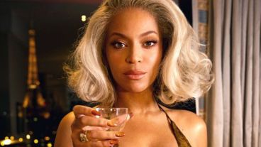 La artista invita a adentrarse a su nuevo universo.