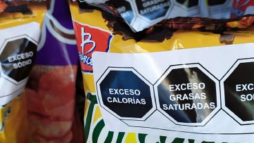Especialistas critican la propuesta para derogar la ley de etiquetado frontal.