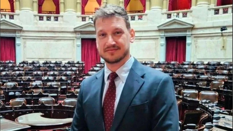 En el caso del exfuncionario, se indicó que también tiene 