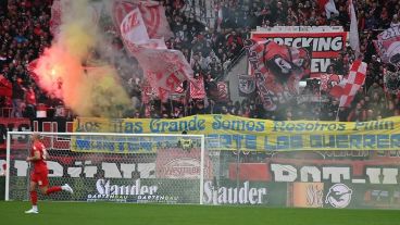 La bandera que colgó el club alemán en su partido del fin de semana