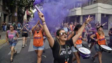 La columna de varias cuadras atravesaba el centro de la ciudad a media tarde.