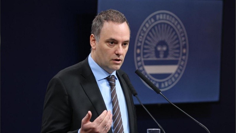 El vocero Adorni hizo el anuncio este martes pasado el mediodía desde Casa Rosada.