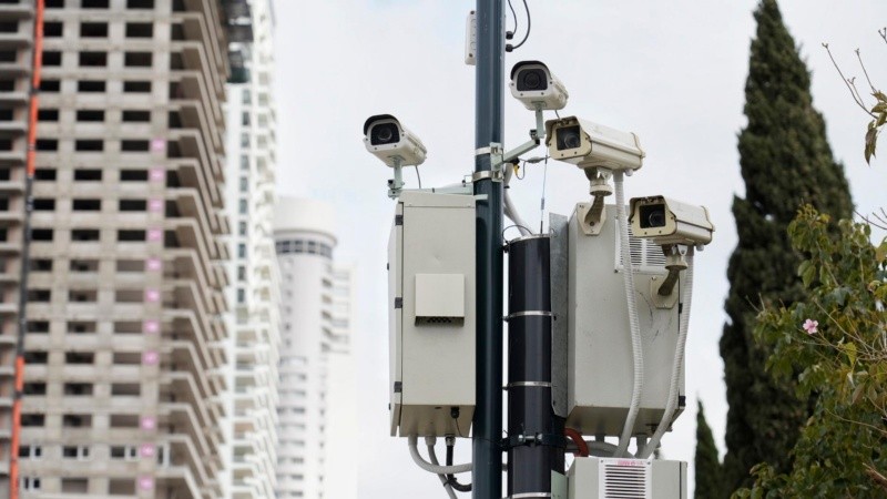 El sistema de fotomultas reporta principalmente infracciones por exceso de velocidad, invasión del carril exclusivo y cruce de semáforos en rojo.