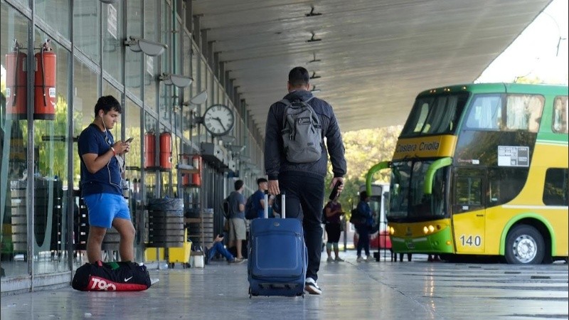 El nuevo servicio interprovincial conecta Rosario con la ciudad cordobesa de Corral de Bustos.