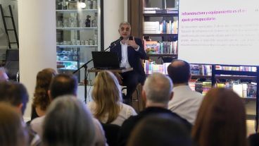 Bartolacci presentó el informe de ejecución presupuestaria en la sede de gobierno de la UNR.