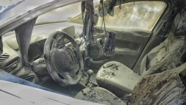 Así quedó el patrullero que ardió en llamas en González al 900.