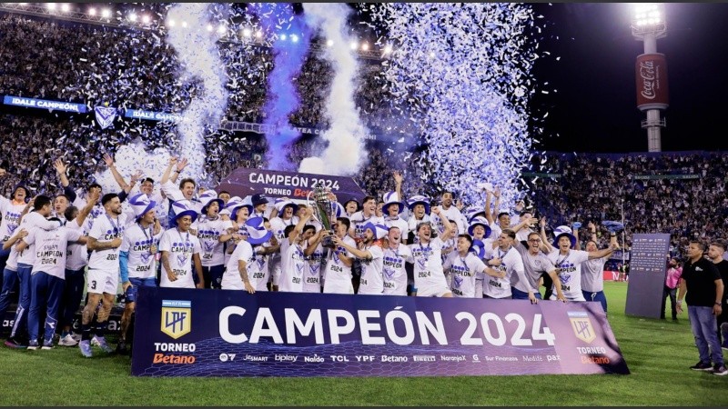 El Fortín celebró el título ante su gente en Liniers.