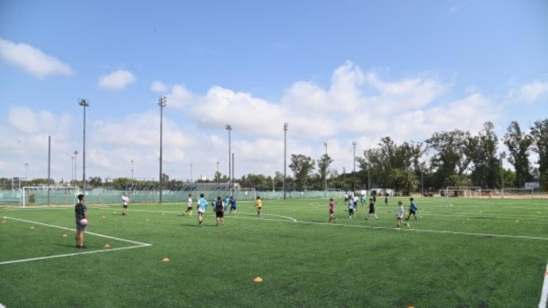 Javkin recorrió las flamantes instalaciones junto al propio Menotti y al presidente del Hipódromo, Guido Boggiano