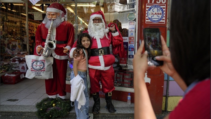 Miles de rosarinos aprovecharon las ofertas y descuentos en la víspera navideña.